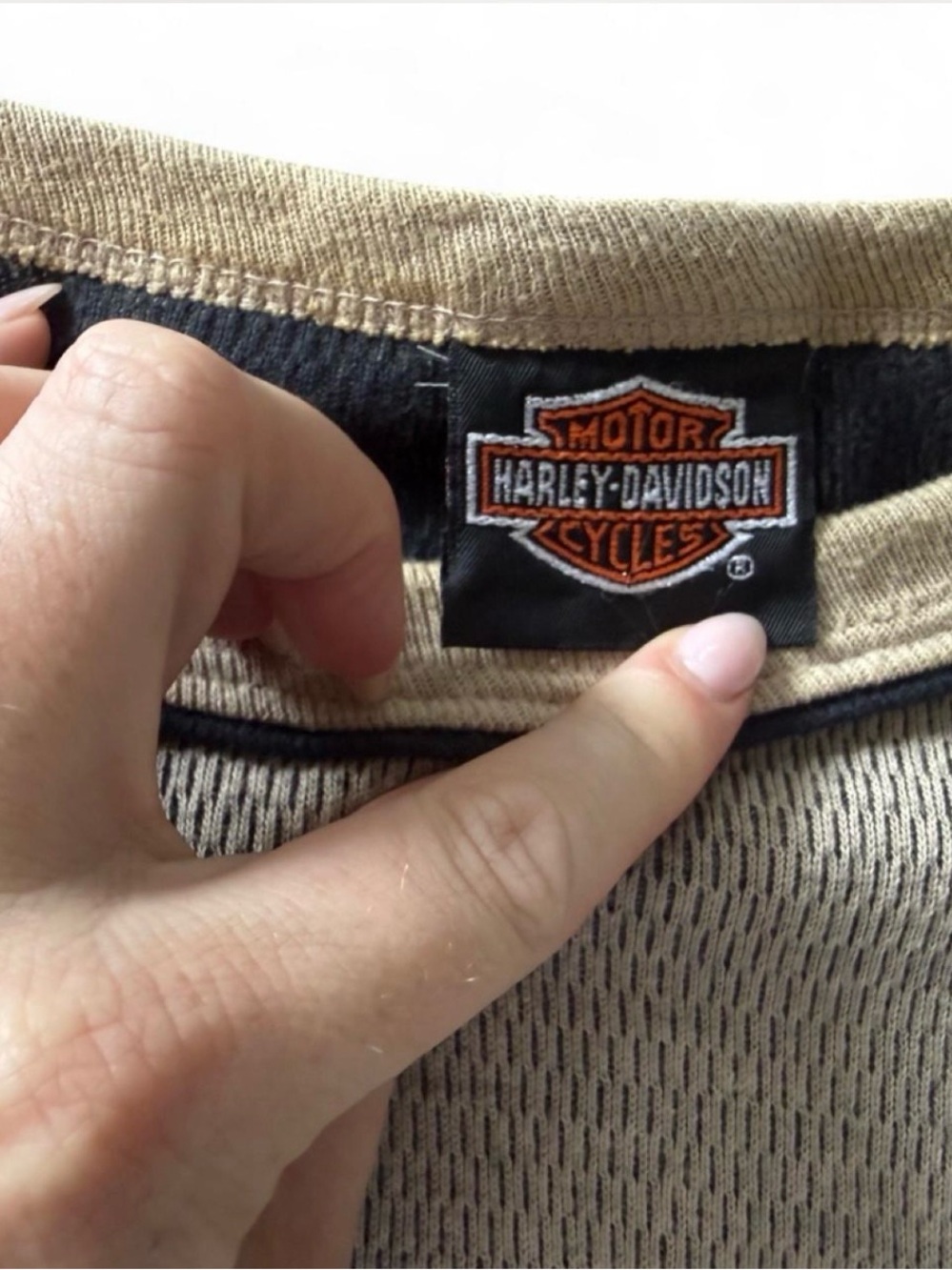 Vintage 90’s Harley-Davidson Men's Beige Long Sleeve Crewneck Shirt